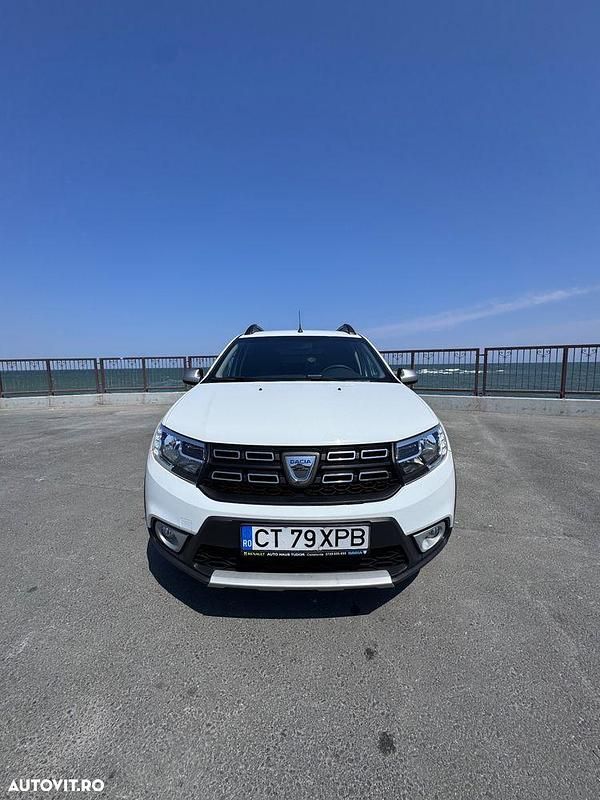 Culoarealb Utilizat 2021 Dacia Sandero Essentiel Hatchback | 7.999 EUR (Super Preț) - Imagine 1/4