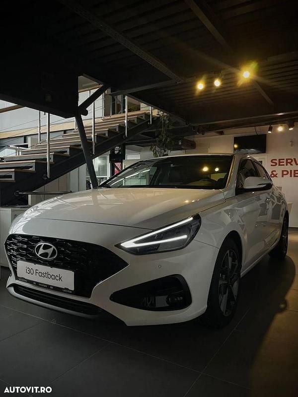 Culoarealb Nouă 2025 Hyundai i30 Hatchback | 25.980 EUR (Scump) - Imagine 1/4