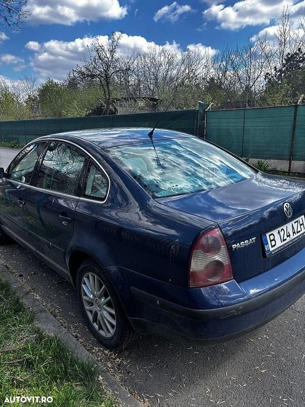 Albastru Utilizat 2001 VW Passat Basis Break | 1.650 EUR (Preț OK) - Imagine 1/4