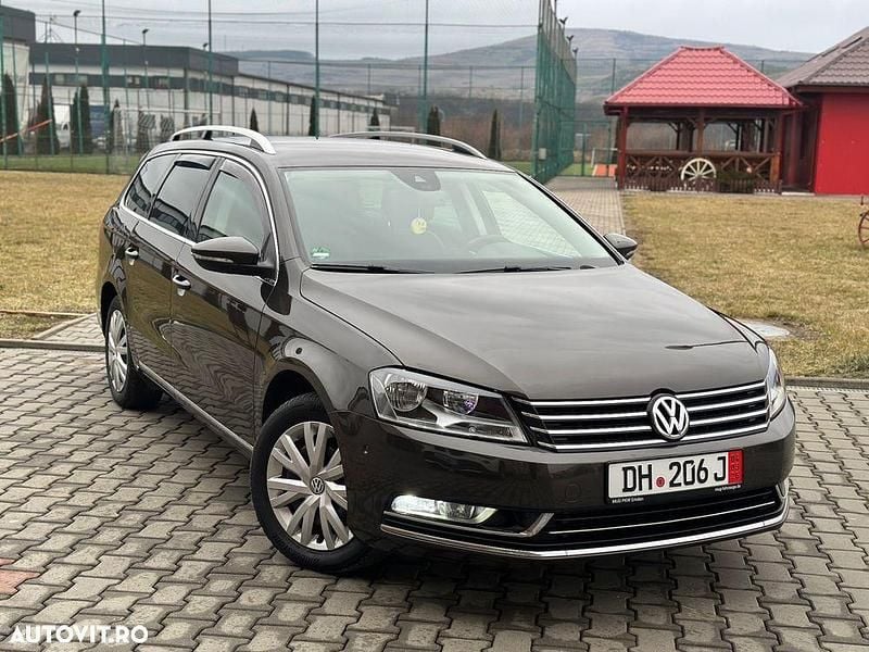 Second-hand VW Passat Individual 140 CP (102 kW) 2013 Culoaremaro Berlinǎ