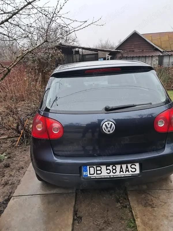 Second-hand VW Golf IV 103 CP (75 kW) 2005 Albastru Berlinǎ