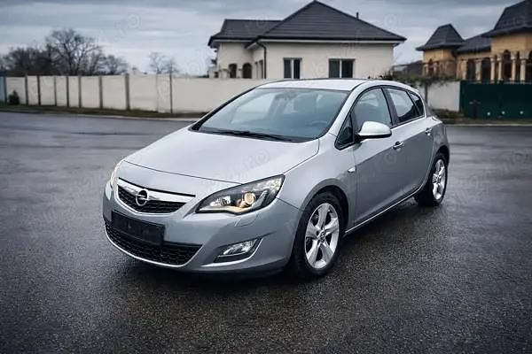 Second-hand Opel Astra 110 CP (80 kW) 2010 Berlinǎ