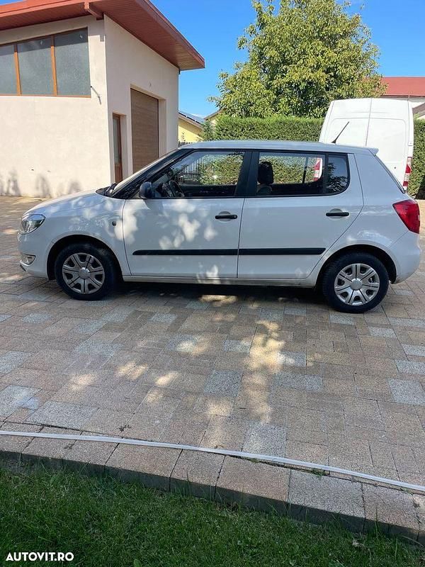 Culoarealb Utilizat 2011 Skoda Fabia Active | 4.500 EUR (Puțin scump) - Imagine 1/4