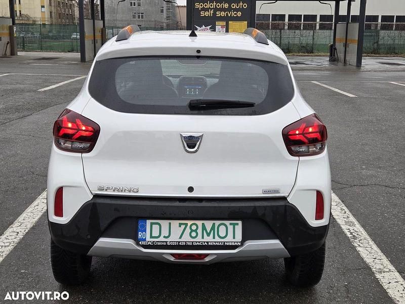 Second-hand Dacia Spring Essentiel 33 kW (45 CP) 2022 Culoarealb Hatchback