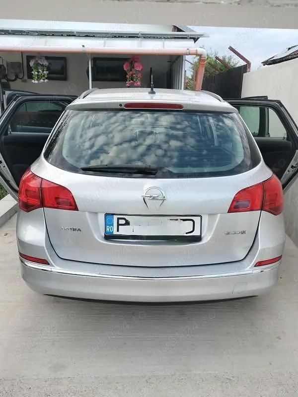Utilizat 2015 Opel Astra Break | 4.500 EUR (Preț bun) - Imagine 1/4