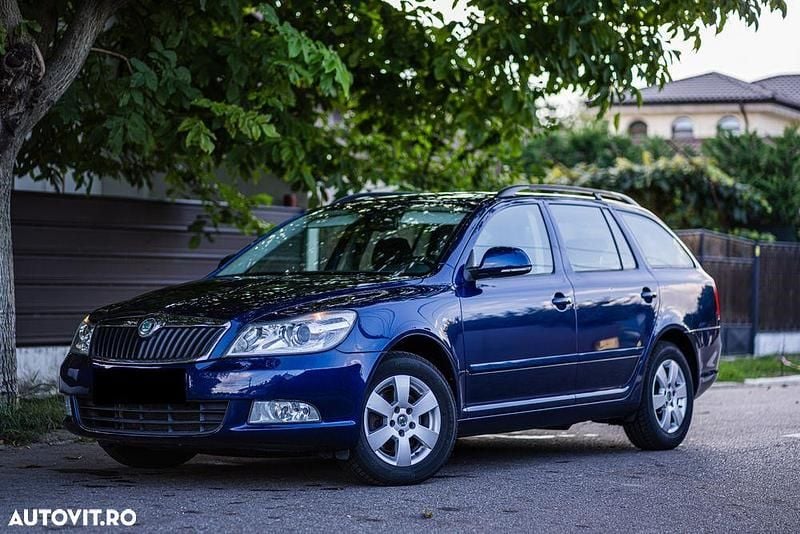 Culoarealbastru Utilizat 2011 Skoda Octavia Elegance Break | 4.950 EUR (Preț bun) - Imagine 1/4
