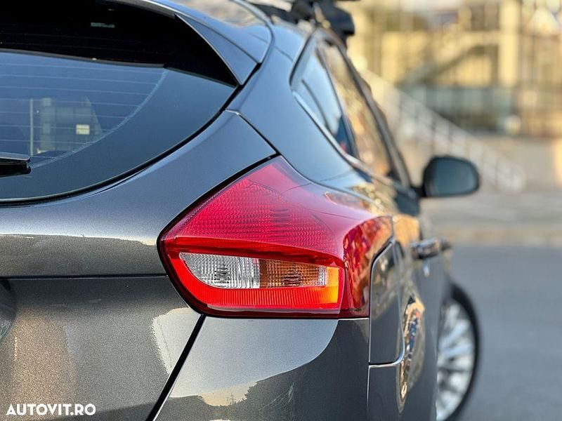 Second-hand Ford Focus Titanium 120 CP (88 kW) 2016 Gri Hatchback