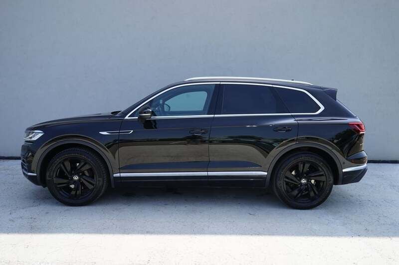 Second-hand VW Touareg Elegance 286 CP (210 kW) 2023 Negru  normal SUV
