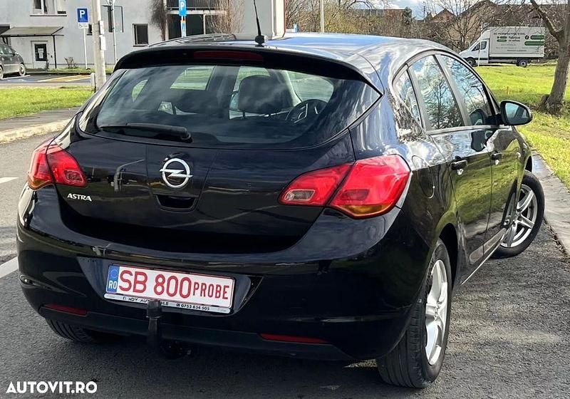 Second-hand Opel Astra Active 100 CP (73 kW) 2010 Culoarenegru