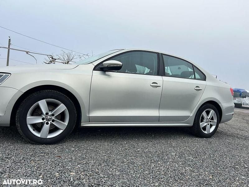Second-hand VW Jetta Comfortline 105 CP (77 kW) 2012 Culoaregri Berlinǎ