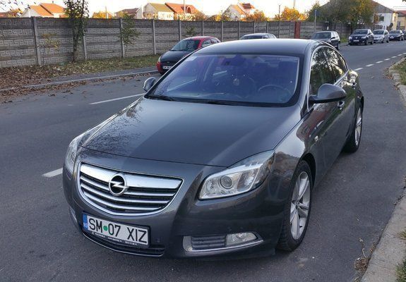 Negru Utilizat 2012 Opel Insignia Country Tourer Berlinǎ | 7.650 EUR - Imagine 1/4