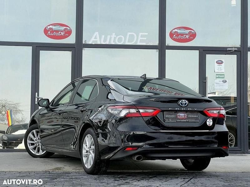 Second-hand Toyota Camry 218 CP (160 kW) 2022 Culoarenegru Berlinǎ