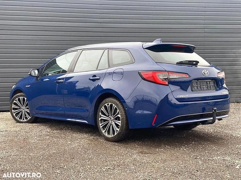 Second-hand Toyota Corolla 122 CP (89 kW) 2019 Culoarealbastru Break