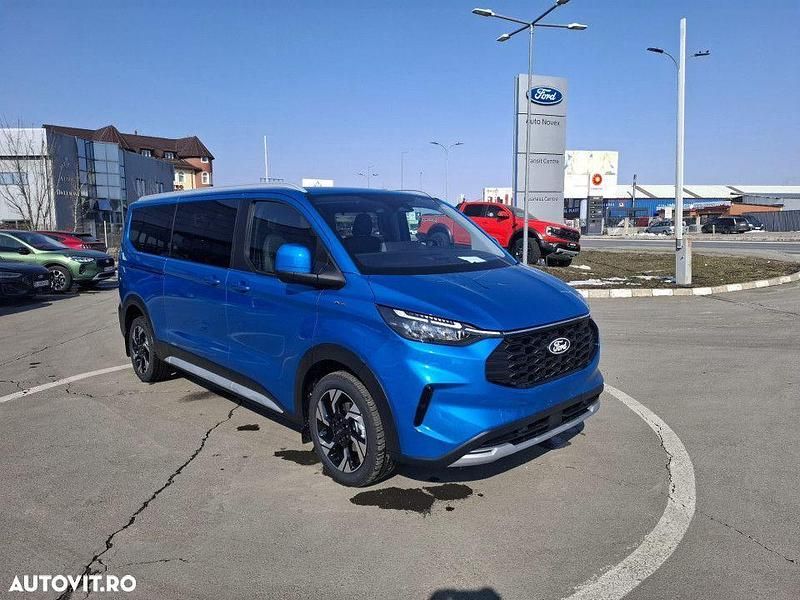 Second-hand Ford Tourneo 170 CP (125 kW) 2024 Culoarealbastru Monovolum