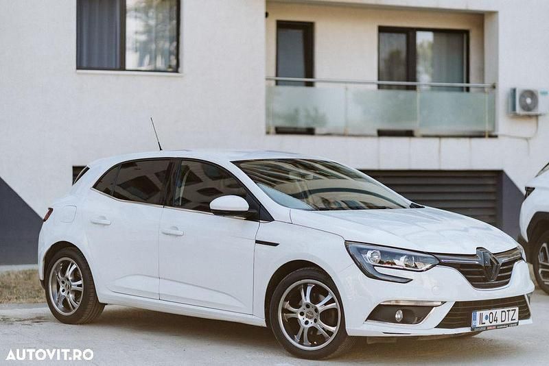 Culoarealb Utilizat 2018 Renault Mégane IV Expression Hatchback | 10.500 EUR (Preț OK) - Imagine 1/4