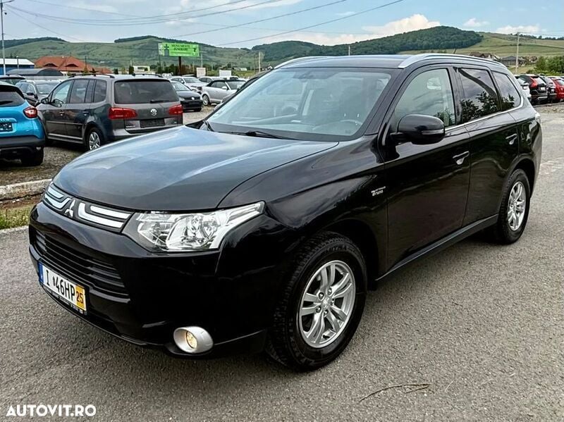 Negru Utilizat 2014 Mitsubishi Outlander Diamant Edition SUV | 9.990 EUR - Imagine 1/4