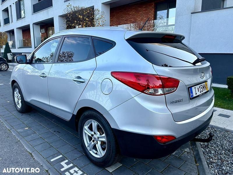 Second-hand Hyundai ix35 Premium 184 CP (135 kW) 2012 Culoareargint SUV