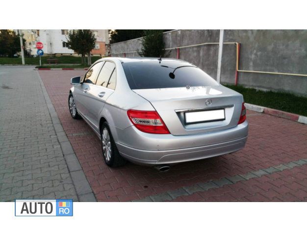 Second-hand Mercedes C250 204 CP (150 kW) 2010 Berlinǎ