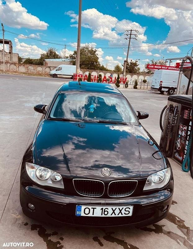 Culoarenegru Utilizat 2005 BMW 120 Hatchback | 3.300 EUR - Imagine 1/4