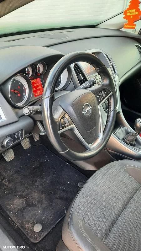 Second-hand Opel Astra Edition 110 CP (80 kW) 2014 Culoarenegru Monovolum