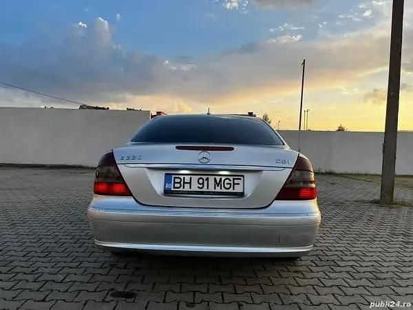 Second-hand Mercedes E220 SE 170 CP (125 kW) 2007 Argintiu Berlinǎ