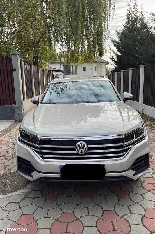 Culoaregri Utilizat 2020 VW Touareg Elegance SUV | 42.100 EUR (Scump) - Imagine 1/4