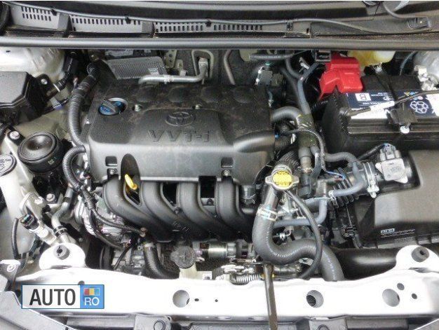 Argintiu Utilizat 2014 Toyota Yaris Hatchback | 3.392 EUR - Imagine 1/4