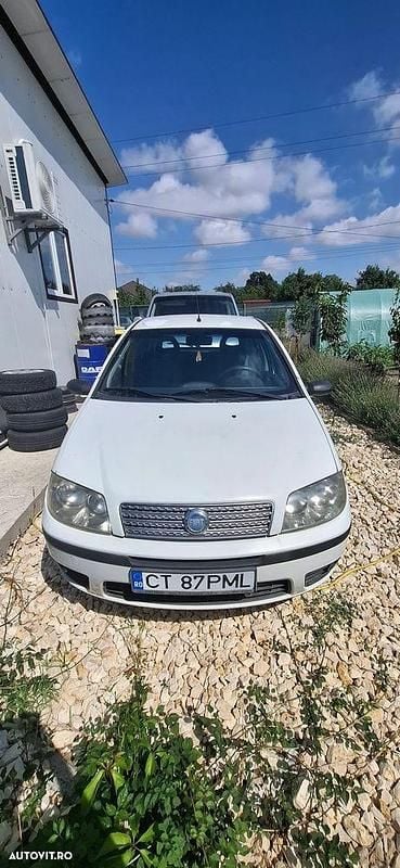 Alb Utilizat 2008 Fiat Punto Hatchback | 1.350 EUR - Imagine 1/4