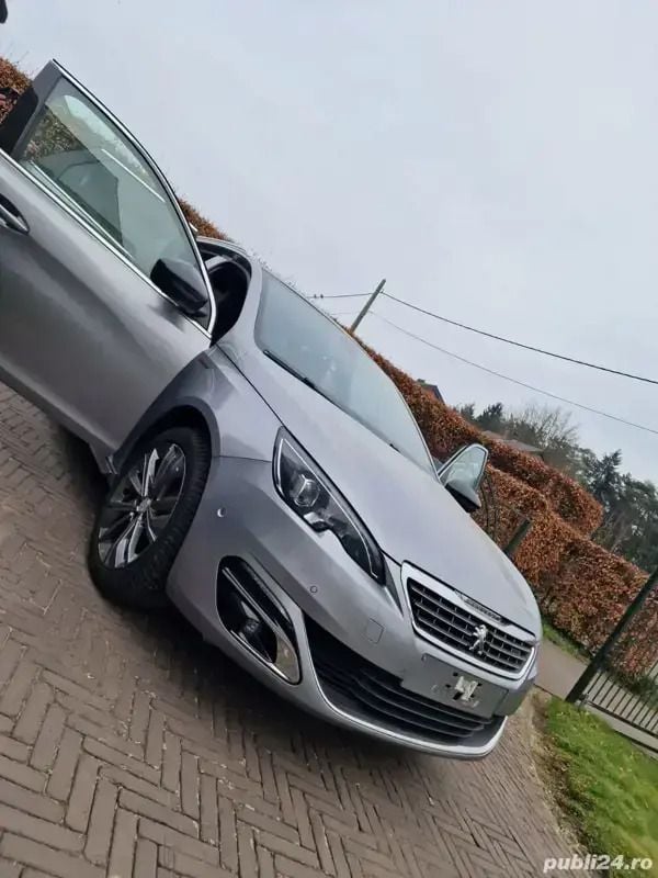 Utilizat 2017 Peugeot 308 Hatchback | 11.500 EUR (Scump) - Imagine 1/4