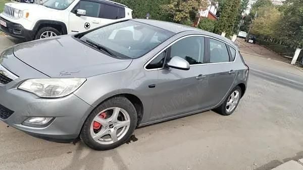 Utilizat 2011 Opel Astra Break | 3.600 EUR (Preț OK) - Imagine 1/4