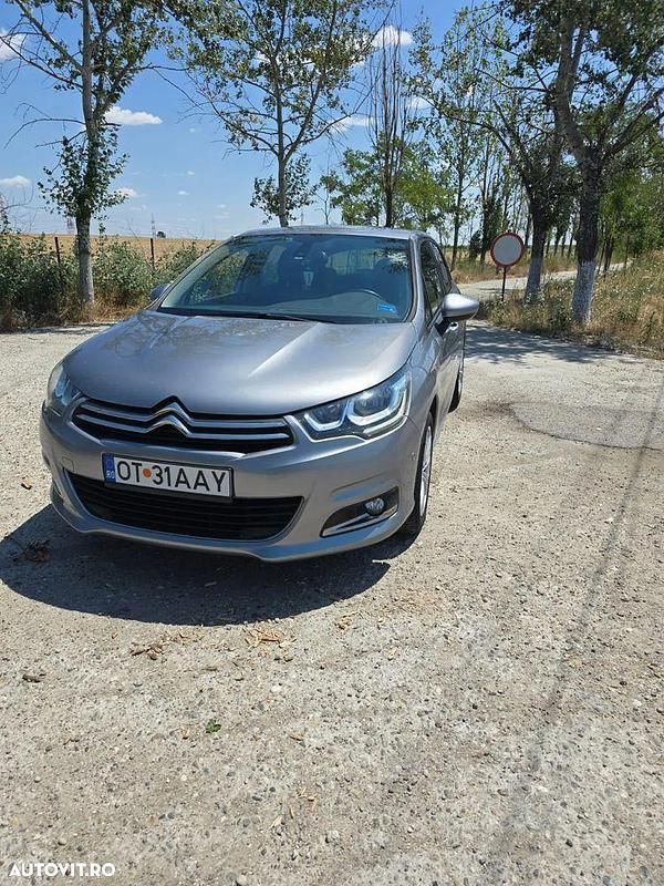 Gri Utilizat 2016 Citroën C4 Feel Hatchback | 5.900 EUR - Imagine 1/4