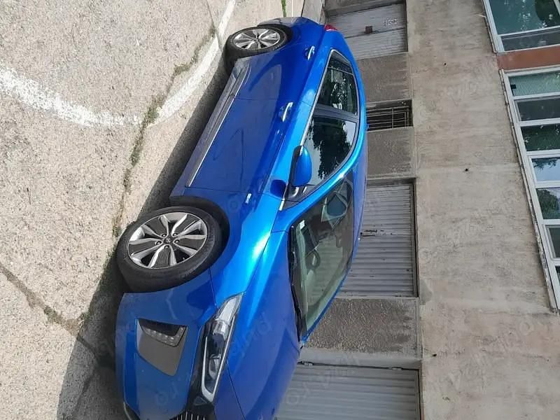 Albastru Utilizat 2017 Hyundai Ioniq Hatchback | 10.700 EUR (Preț OK) - Imagine 1/4