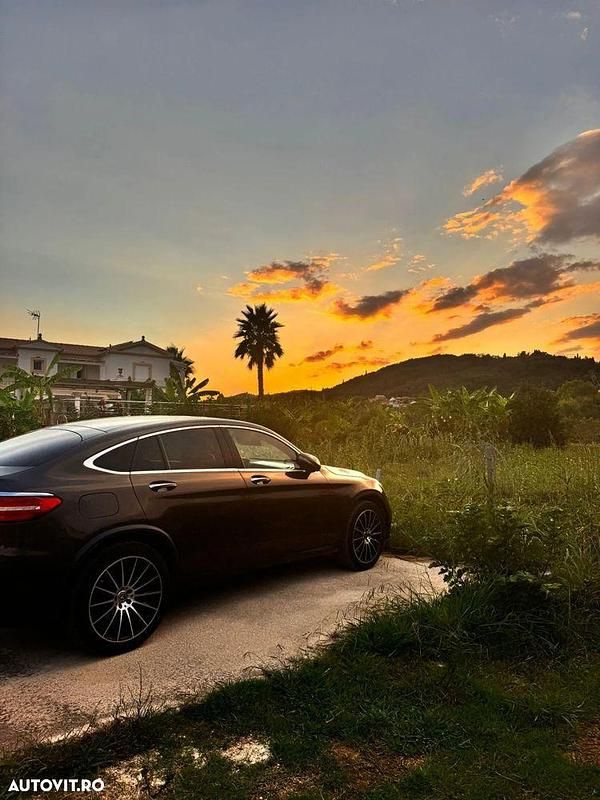 Culoaremaro Utilizat 2018 Mercedes GLC250 SUV | 34.500 EUR - Imagine 1/4