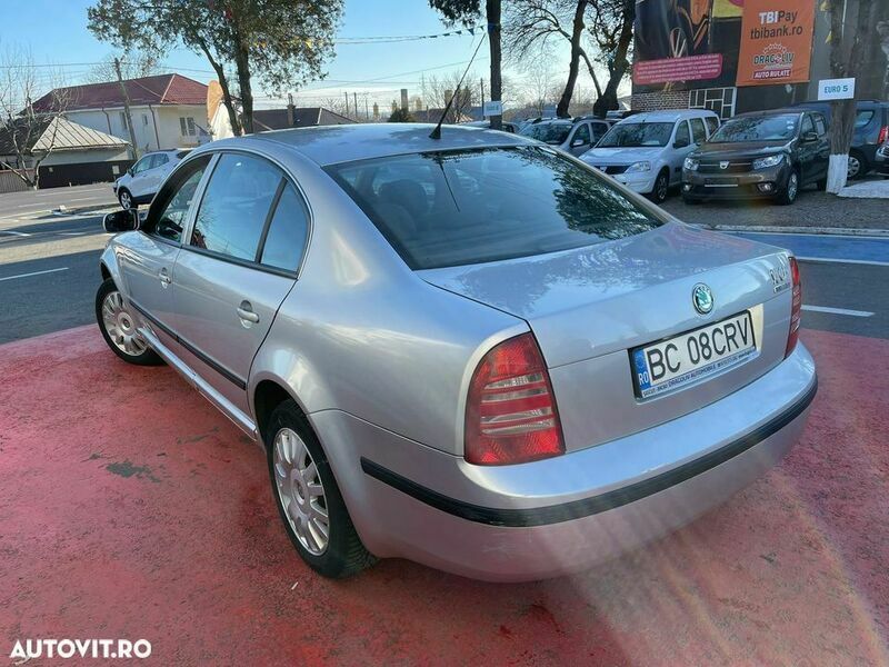 Second-hand Skoda Superb 131 CP (96 kW) 2003 Argintiu Berlinǎ