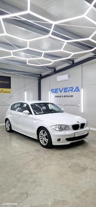 Alb Utilizat 2005 BMW 120 Comfort Edition Hatchback | 3.300 EUR (Super Preț) - Imagine 1/4