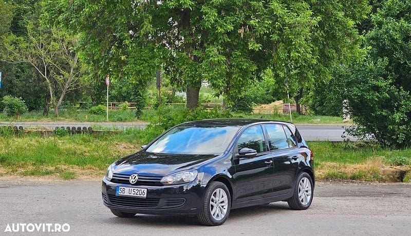 Culoarenegru Utilizat 2010 VW Golf VI Team Hatchback | 5.490 EUR (Preț OK) - Imagine 1/4