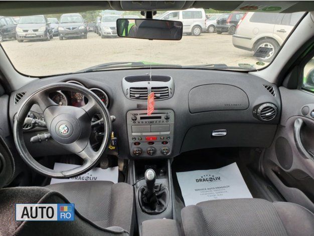 Negru Utilizat 2001 Alfa Romeo 147 Hatchback | 1.499 EUR - Imagine 1/4