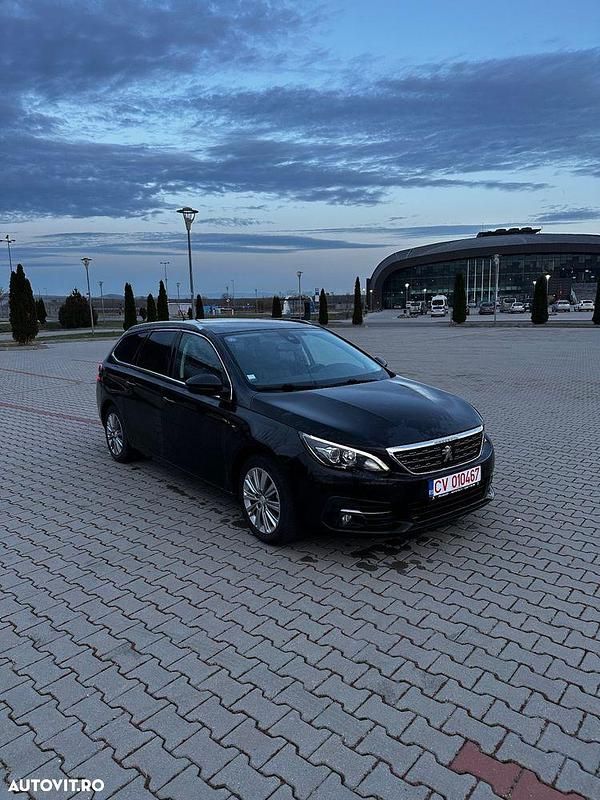 Culoarenegru Utilizat 2018 Peugeot 308 SW Allure Break | 8.400 EUR - Imagine 1/4