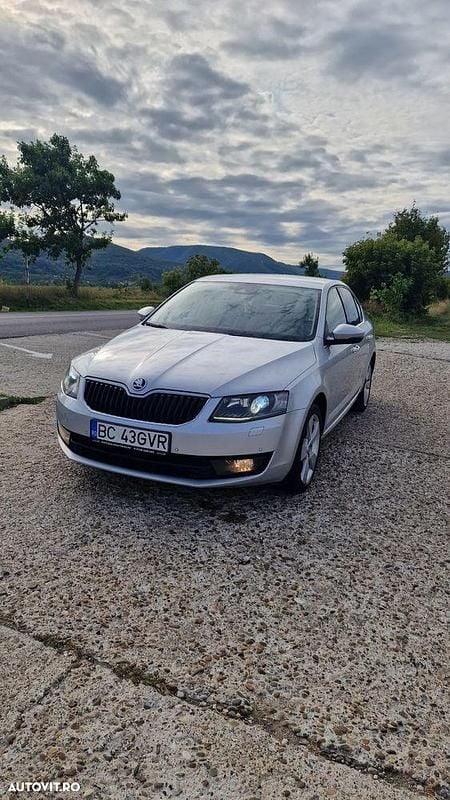 Culoareargint Utilizat 2014 Skoda Octavia Elegance Berlinǎ | 8.700 EUR (Preț bun) - Imagine 1/4