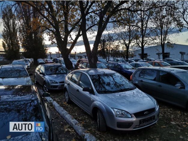 Second-hand Ford Focus 110 CP (80 kW) 2005 Argintiu metalizat Berlinǎ