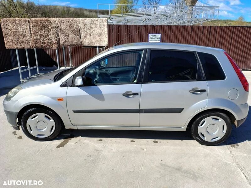 Gri Utilizat 2006 Ford Fiesta Hatchback | 1.200 EUR - Imagine 1/4