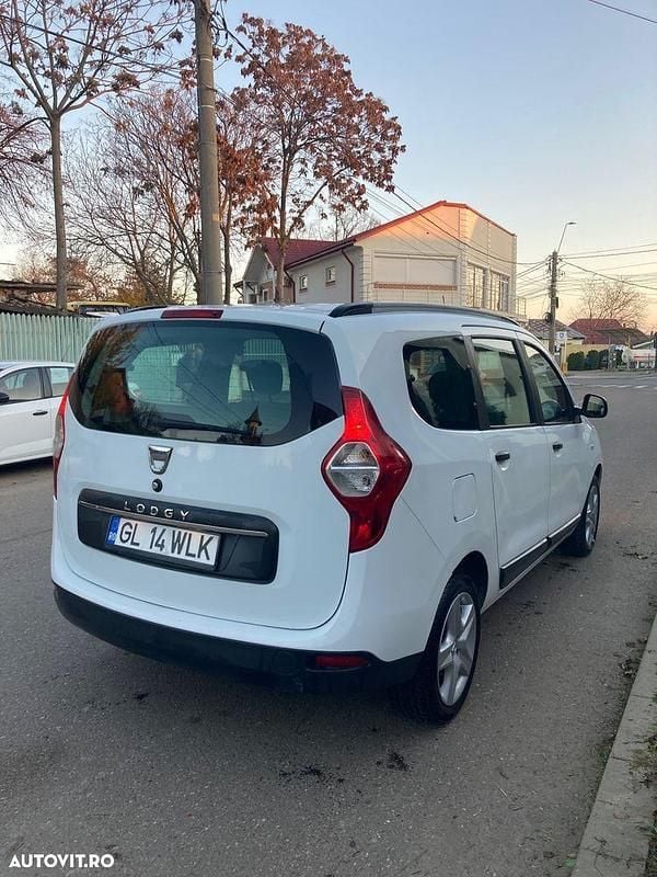 Second-hand Dacia Lodgy Lauréate 115 CP (84 kW) 2021 Culoarealb Monovolum