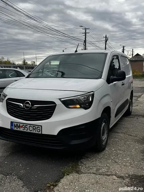 Second-hand 2020 Opel Combo Monovolum | 8.400 EUR (Preț bun) - Imagine 1/4