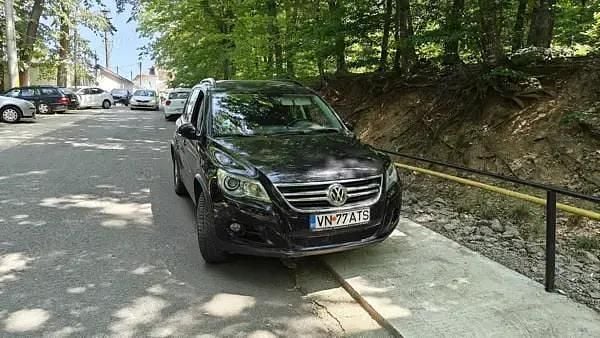 Negru Utilizat 2010 VW Tiguan Track & Field SUV | 7.300 EUR (Preț bun) - Imagine 1/4