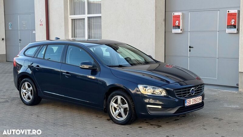 Gri Utilizat 2015 Volvo V60 Kinetic Break | 7.850 EUR (Super Preț) - Imagine 1/4