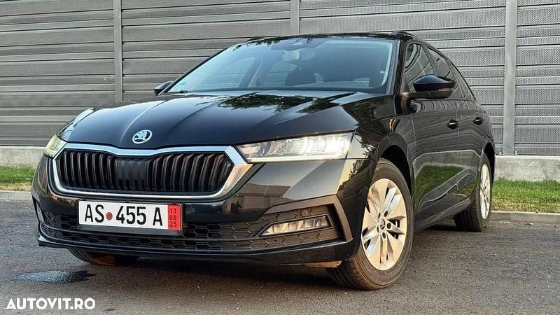 Culoarenegru Utilizat 2021 Skoda Octavia Selection Break | 14.600 EUR (Preț bun) - Imagine 1/4