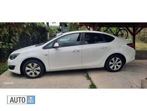 Alb Utilizat 2015 Opel Astra Berlinǎ | 4.600 EUR (Preț bun) - Imagine 1/4