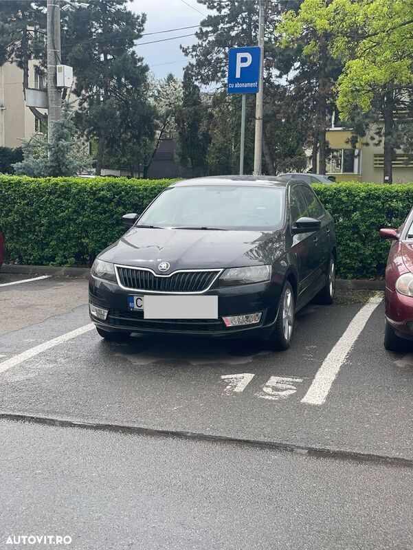 Negru Utilizat 2015 Skoda Rapid Hatchback | 5.800 EUR (Preț bun) - Imagine 1/4