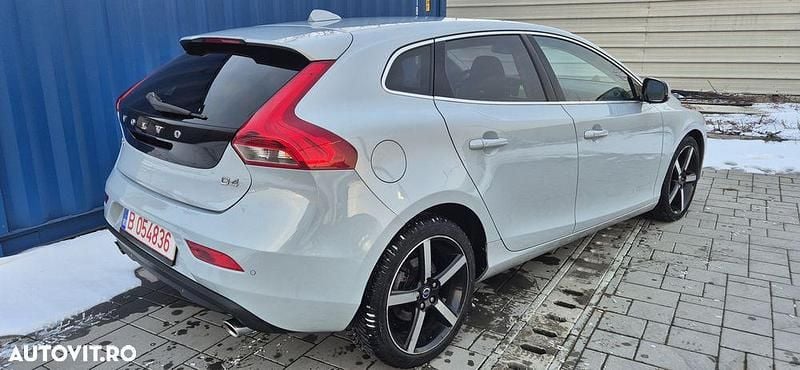 Second-hand Volvo V40 Summum 190 CP (139 kW) 2015 Culoarealte culori Hatchback