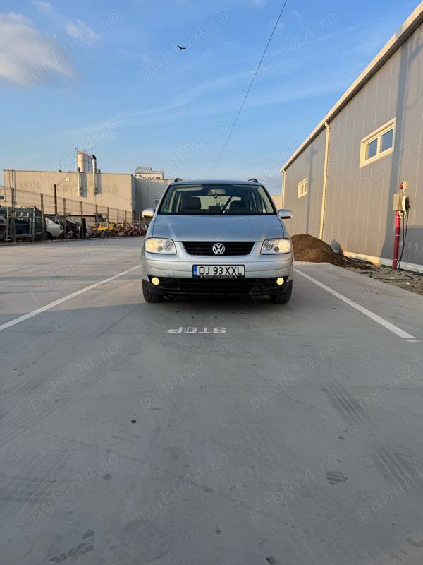Argintiu Utilizat 2006 VW Touran Monovolum | 2.600 EUR - Imagine 1/4